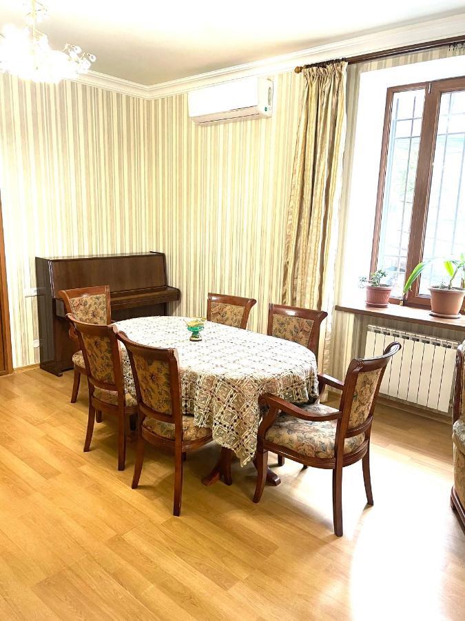 Apartment In The Center Of เยเรวาน ภายนอก รูปภาพ