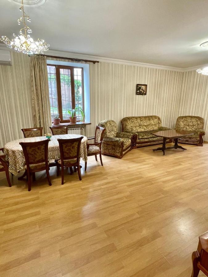 Apartment In The Center Of เยเรวาน ภายนอก รูปภาพ