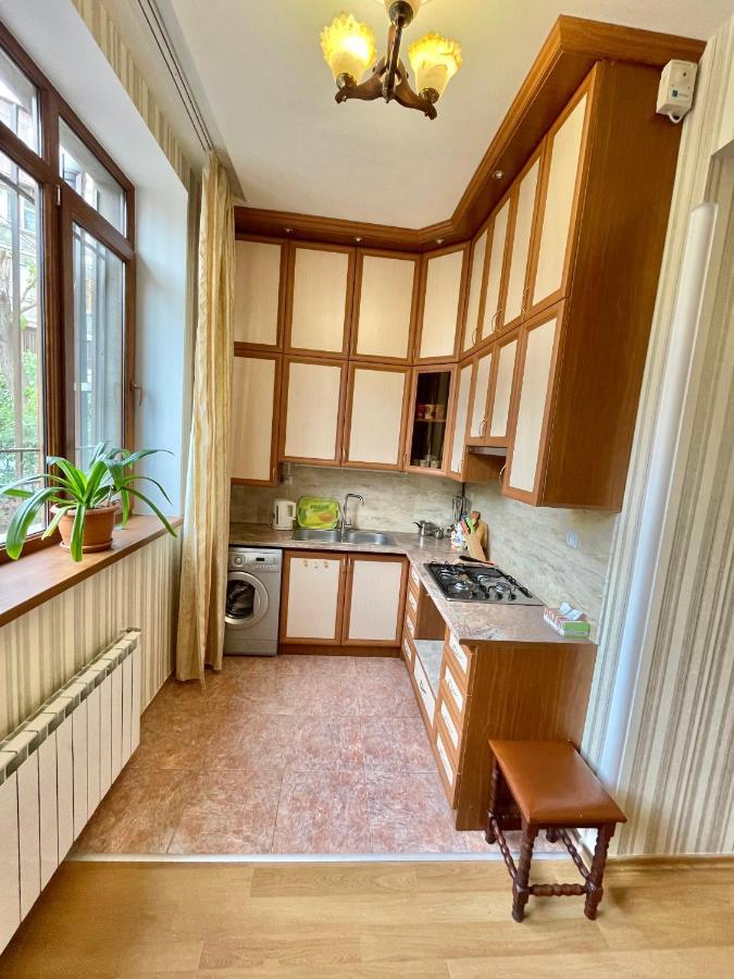 Apartment In The Center Of เยเรวาน ภายนอก รูปภาพ