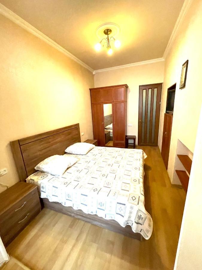 Apartment In The Center Of เยเรวาน ภายนอก รูปภาพ